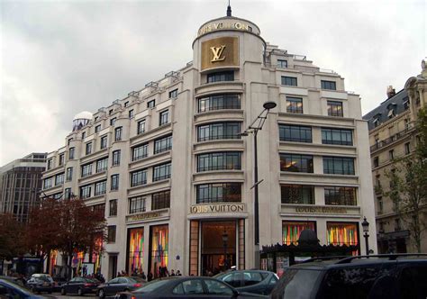 coprivolante auto louis vuitton|Parigi, sfondano con l’auto la vetrina di Louis Vuitton: il  .